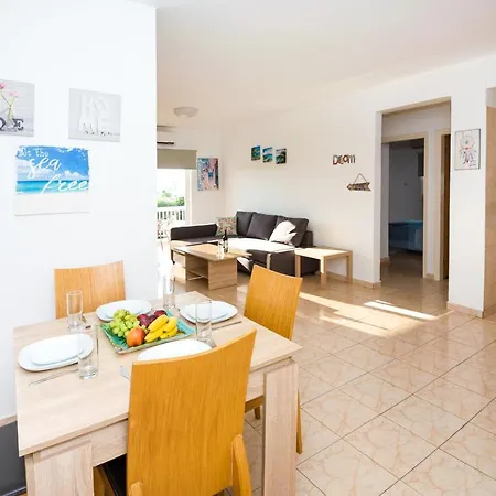 Mynapa * Ajía Nápa